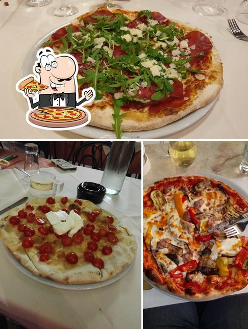 Ordina tra le svariate varianti di pizza