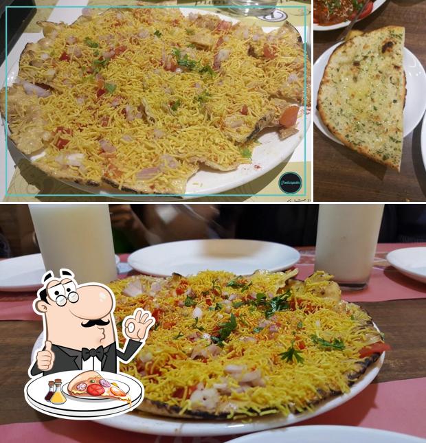 Get pizza at B Bhagat Tarachand - Pydhonie