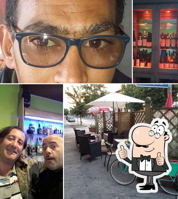 Guarda la foto di 7000 caffe' bar