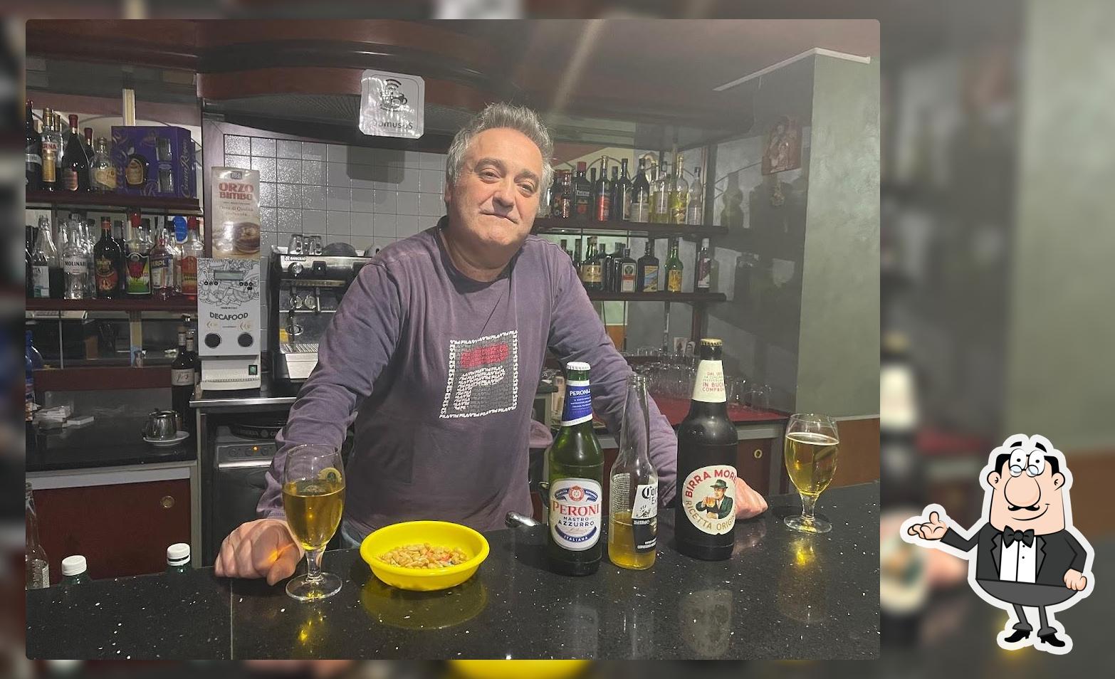 Dai un'occhiata agli interni di Bar De Camillis