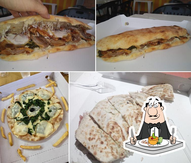 Panino con maiale stirato al Pizzeria da asporto L'Incontro di Villa Cella Panino con maiale stirato al Pizzeria da asporto L'Incontro di Villa Cella