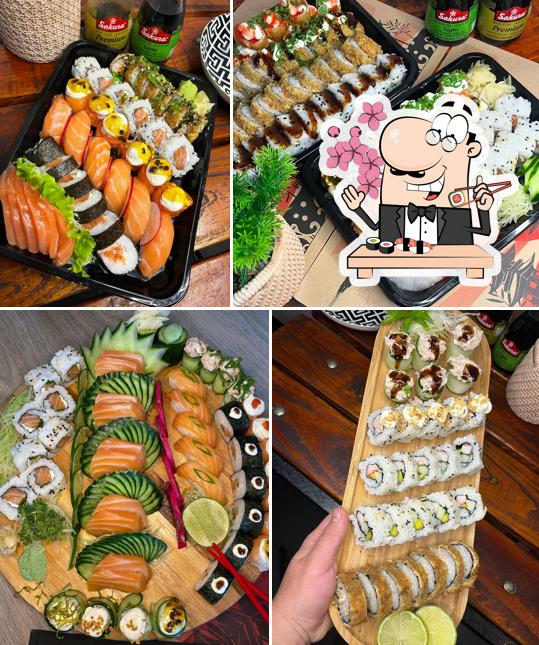 Rolos de sushi são servidos no Sushi dos Deuses - Restaurante de Comida Japonesa