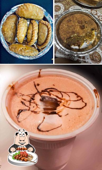 Food at Thaggu Ke Samose