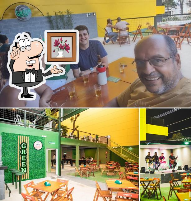 O interior do Green Bar