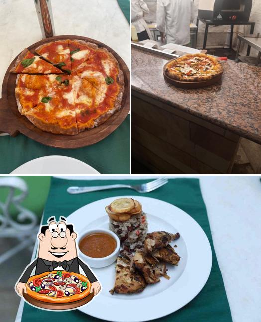 Try out pizza at Imli Sarai