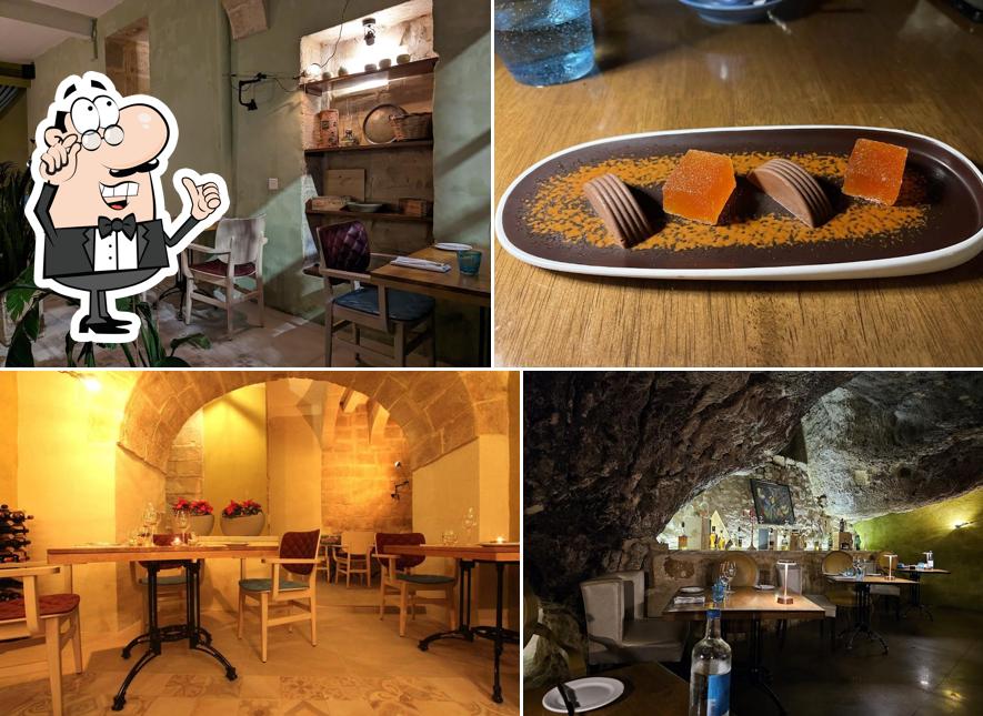 L'intérieur de Grotto Tavern