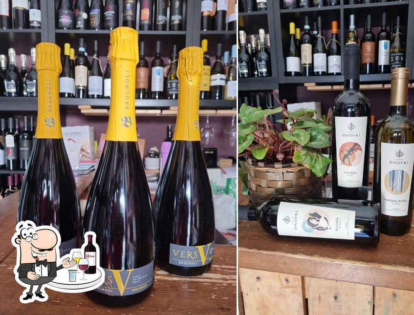 Enoteca La Cantina di Paola serve alcolici