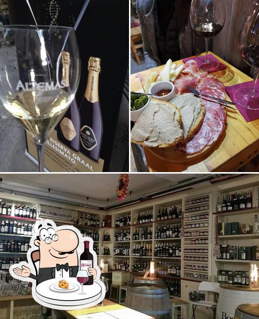 È gradevole prendersi un bicchiere di vino a Vini E Delizie Firenze