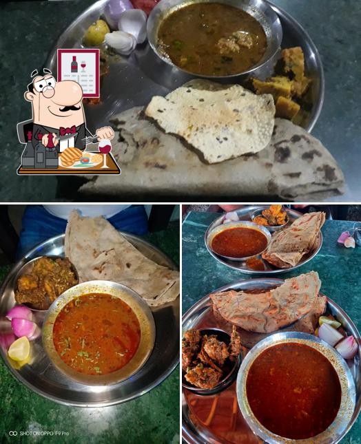 हॉटेल मराठा (Family Resturant) serves meat dishes