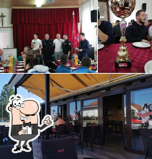 Dai un'occhiata agli interni di Coffee Bar Twins