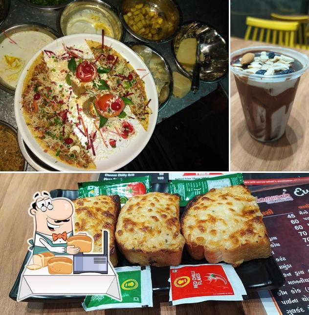 Garlic bread at Chamunda Lassi shop