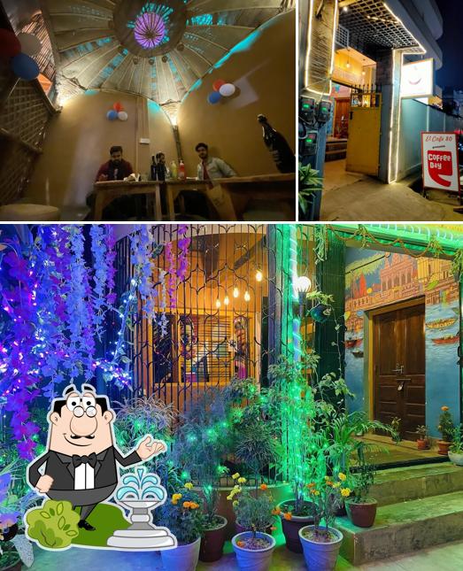 The exterior of El Café 80