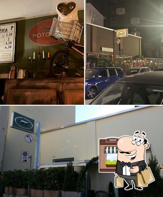 Gli esterni di Honey Badger Pub Restaurant