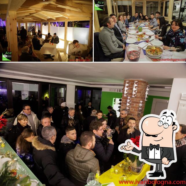 Dai un'occhiata agli interni di Ace cafè