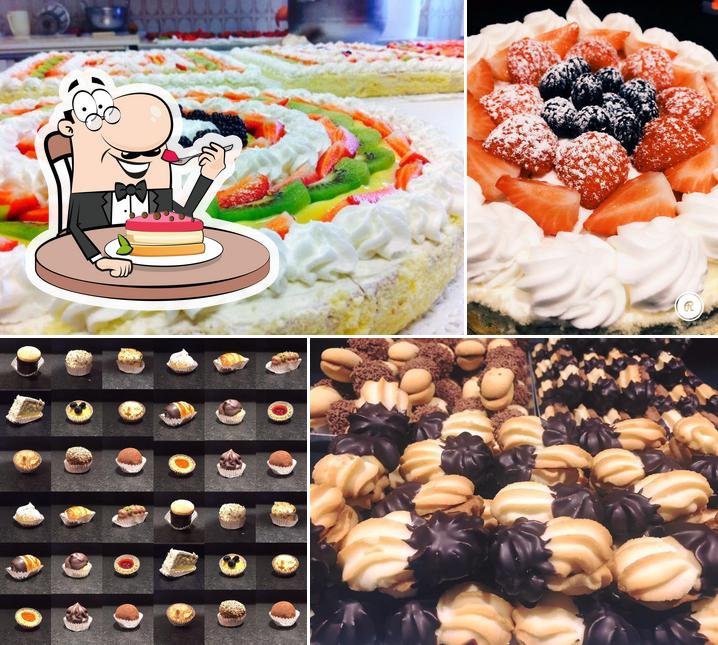 L'Angolo Dolce Pasticceria Fumagalli serve un'ampia varietà di dolci