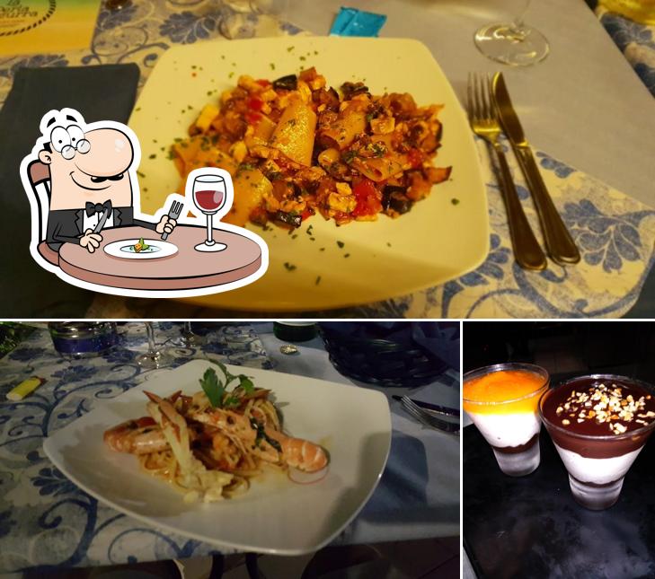 Guarda la immagine che raffigura la cibo e bevanda di La Perla Azzurra