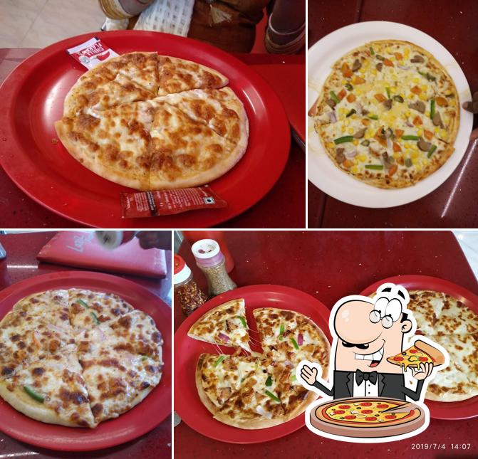 Pick pizza at Laziz pizza, chingmeirong