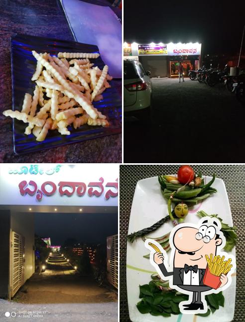 Try out finger chips at HOTEL BRINDAVAN