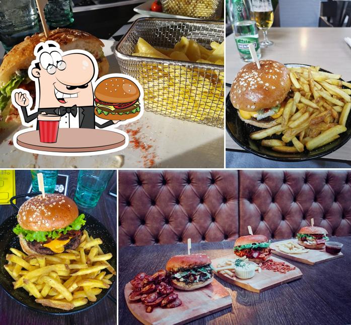 Prenditi un hamburger a Bulldog Bar