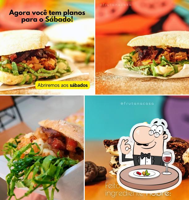 Sanduíche de carne de porco desfiada em Frutanacasa