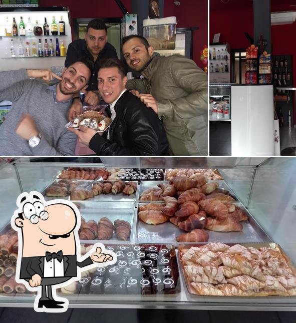 Dai un'occhiata agli interni di Marco Bar