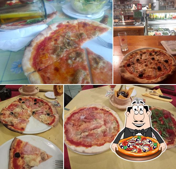 Ordina tra le svariate varianti di pizza
