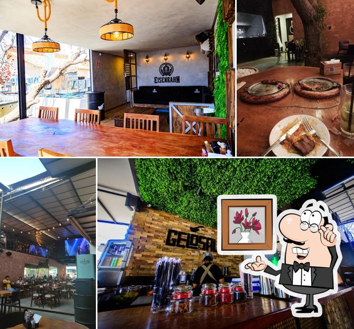 O interior do Gelo E Sal Steakhouse