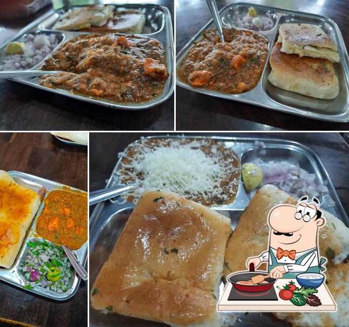 Chicken curry at Prakash Pavbhaji Center