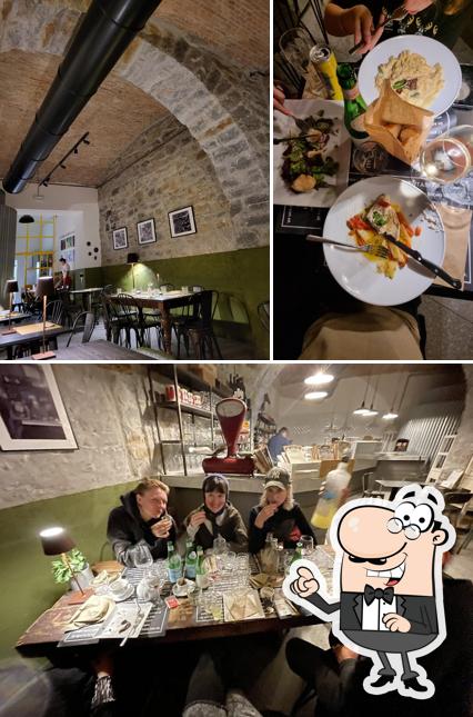Siediti a un tavolo di All’Osteria di Casa Pepe