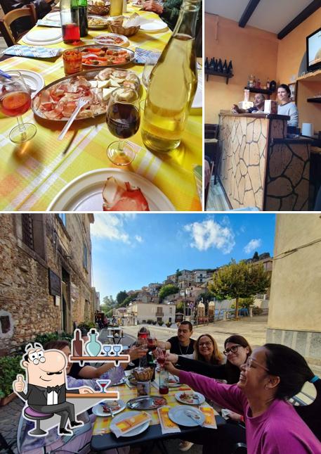 Gli interni di Bar i'platia café taverna