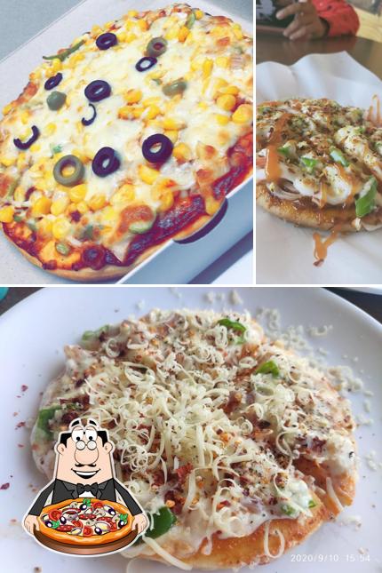 Order pizza at Cafe golden wood