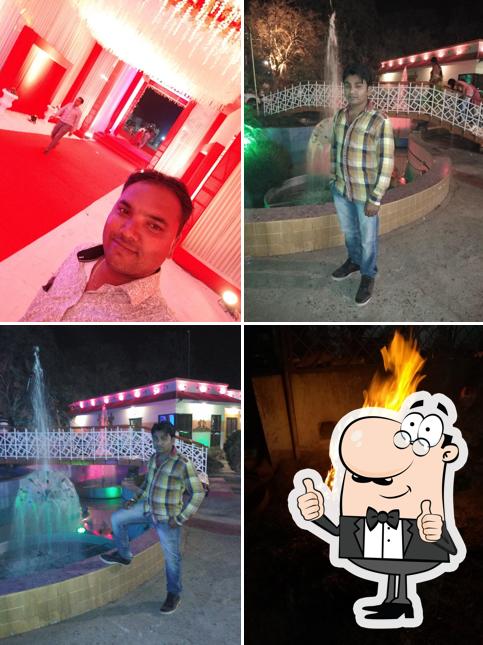 Look at the picture of Royal Tawa Fry