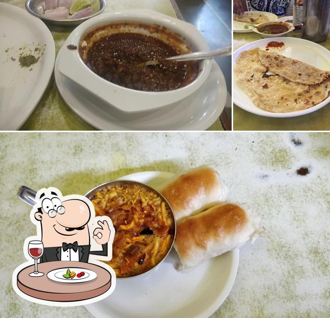 Meals at Jagaat Bhaari Kolhapuri