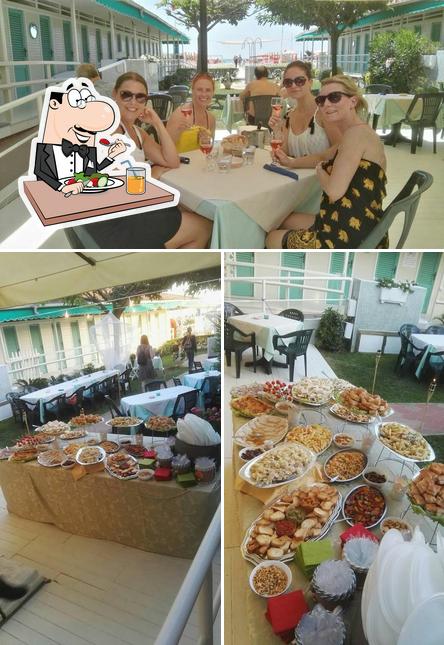 Risto Beach Bar - Bagno Martinelli si caratterizza per la cibo e interni