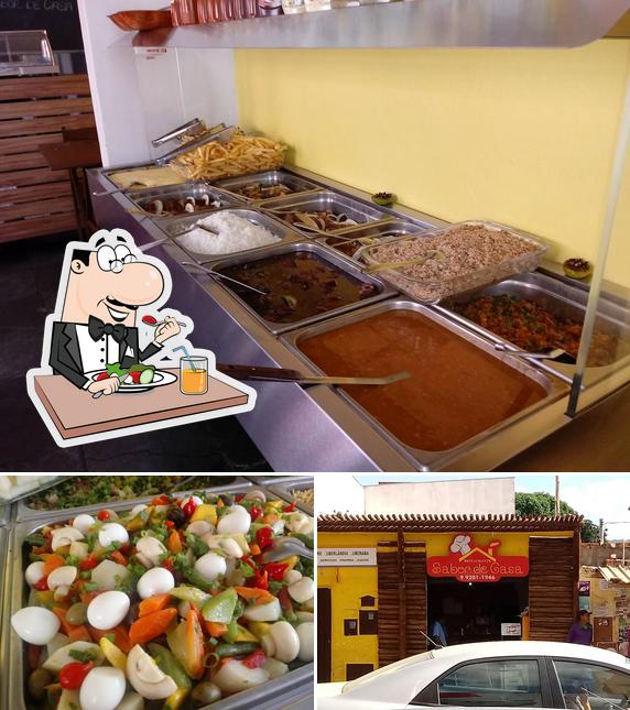 A comida e interior do restaurante