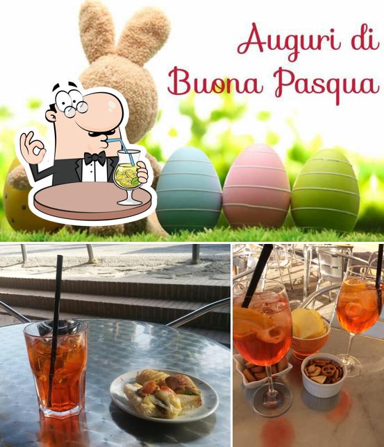 Questa è la foto che presenta la bevanda e cibo di Bar delle Logge