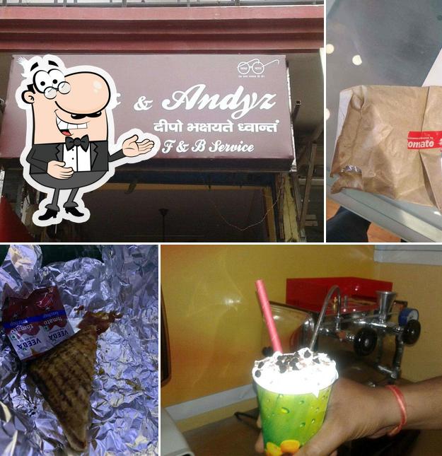 Look at this picture of Ana's & Andyz