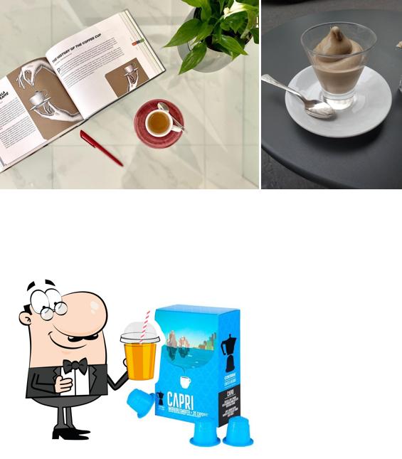 Goditi qualcosa da bere a Costiera Caffè & Design