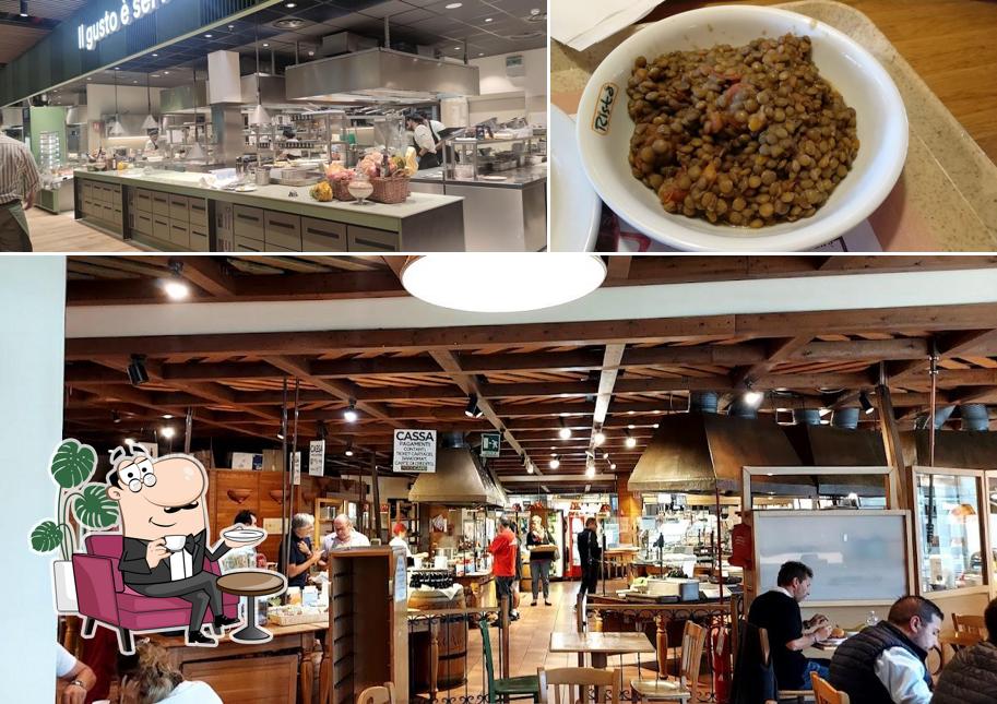 La interni e cibo del ristorante