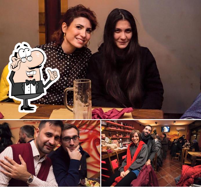 Questa è la foto che raffigura la interni e cibo di Phoenix Risto-Pub