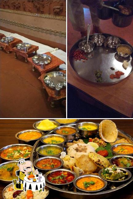 Meals at Dhola-ri-Dhani