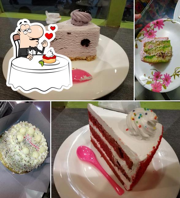 De Baker's Lounge Kothrud - Official serves a number of desserts