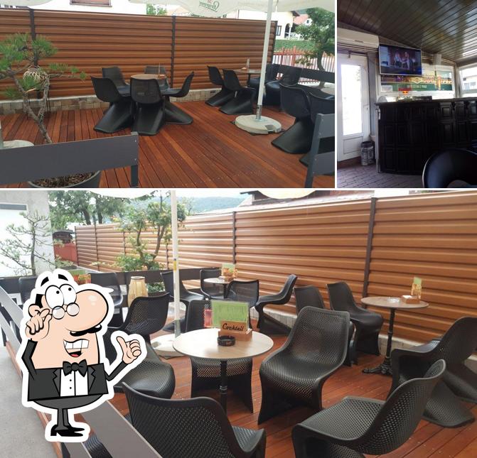 Dai un'occhiata agli interni di Cafe COCKTAIL