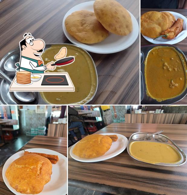 Pancakes at Gokuldas Tea stall