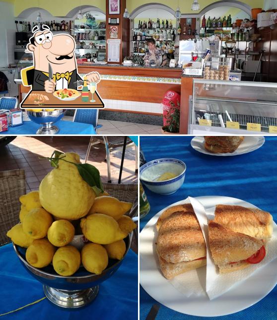 La foto di cibo e bancone da bar da Cocktail Bar