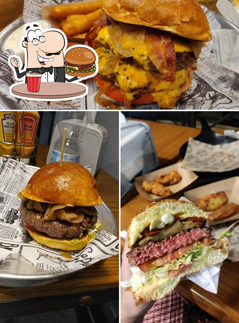 Ordina un hamburger a T-Bone Station Istria