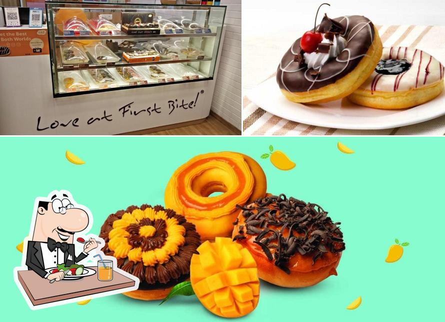 Food at Mad Over Donuts