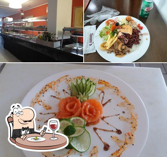 Comida em Restaurante Tonini's