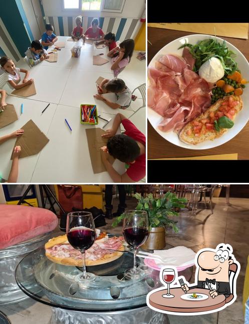 Tra le varie cose da Bar puntozero si possono trovare la cibo e vino