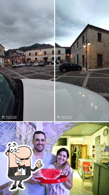 Civico 5 si caratterizza per la esterno e cibo